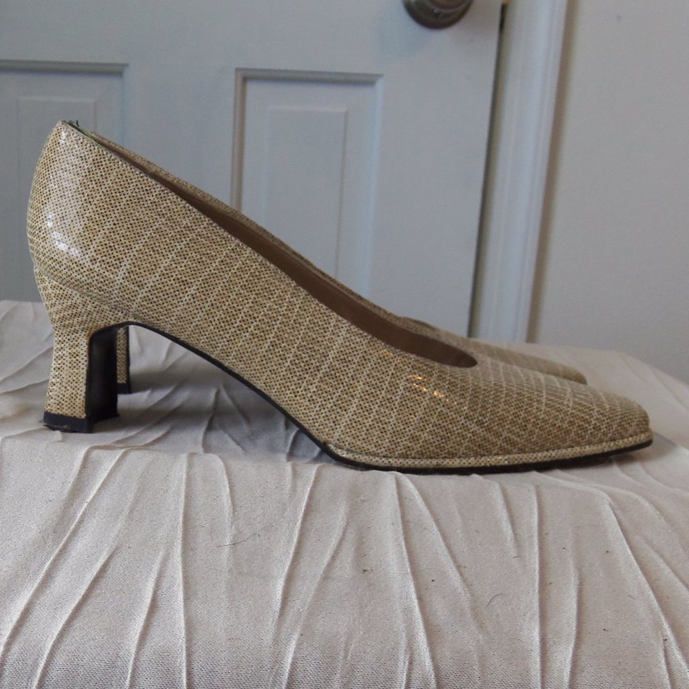 Stuart Weitzman Beige Textured Heels